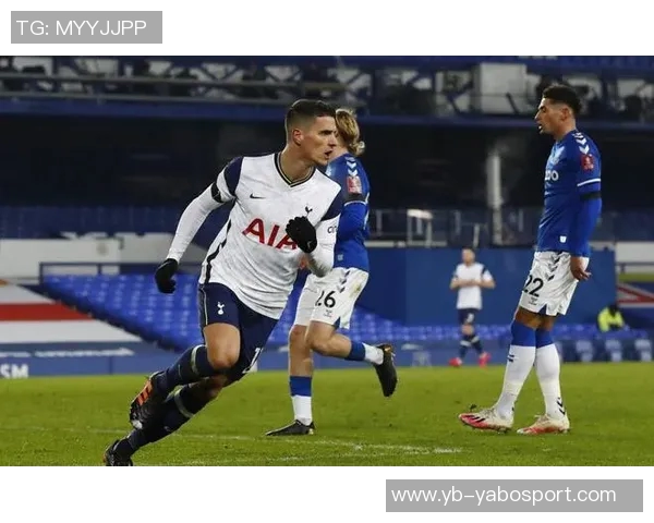 普理查德半场表现出色8投5中三分球命中率高达667贡献12分1篮板3助攻