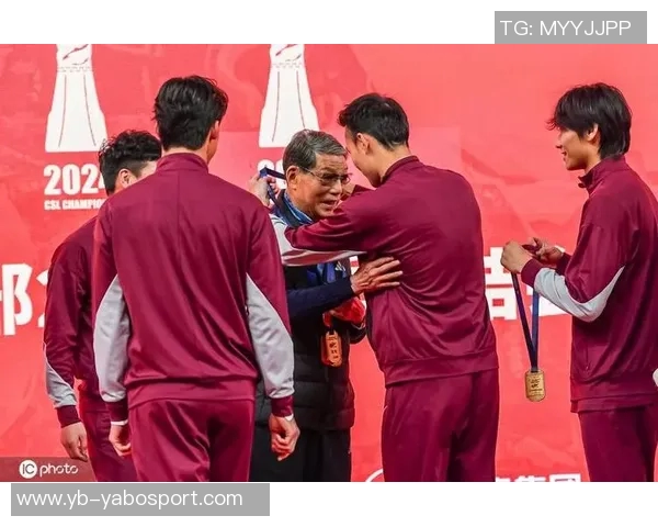 徐根宝寄语海港俱乐部助力国家队培养优秀球员共同迈向世界杯梦想