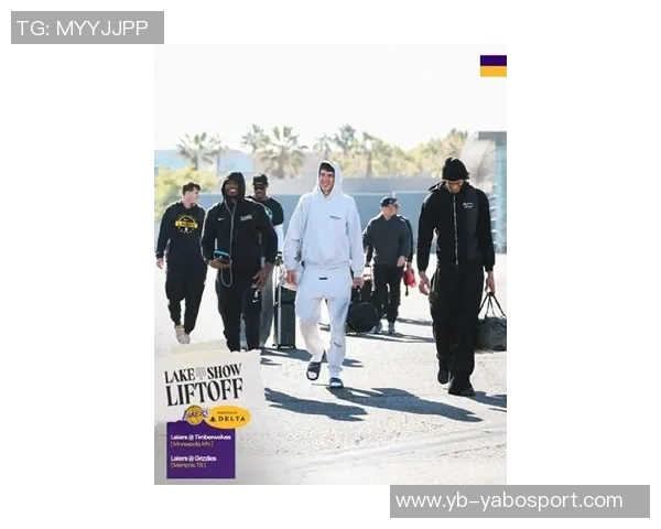 湖人队启程前往凤凰城客场比赛登机照曝光全队士气高涨 湖人队启程前往凤凰城客场比赛登机照曝光全队士气高涨