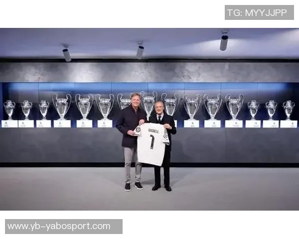 弗洛伦蒂诺齐达内亲临伯纳乌见证NFL西班牙首演盛况